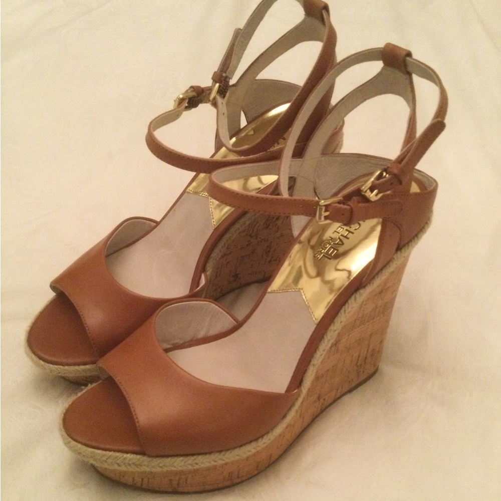 NIB Michael Michael Kors Axton leather two strap luggage wedge. Size 9. - Picture 2 of 12